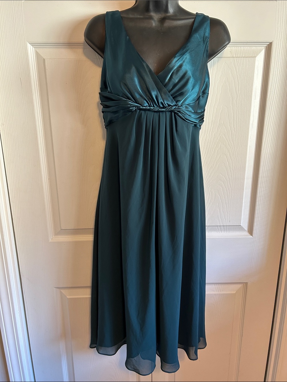 Emerald green Sleeveless V-Neck Midi Dress Jones New York size 12